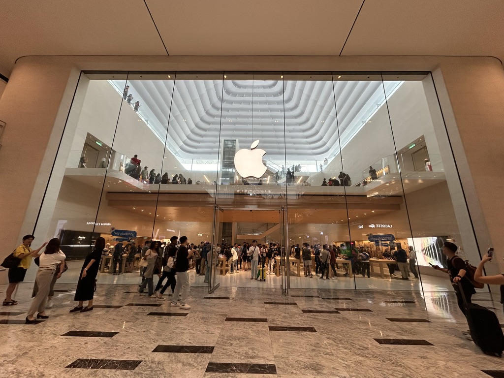 A Quick Visit to Malaysia’s First Apple Store